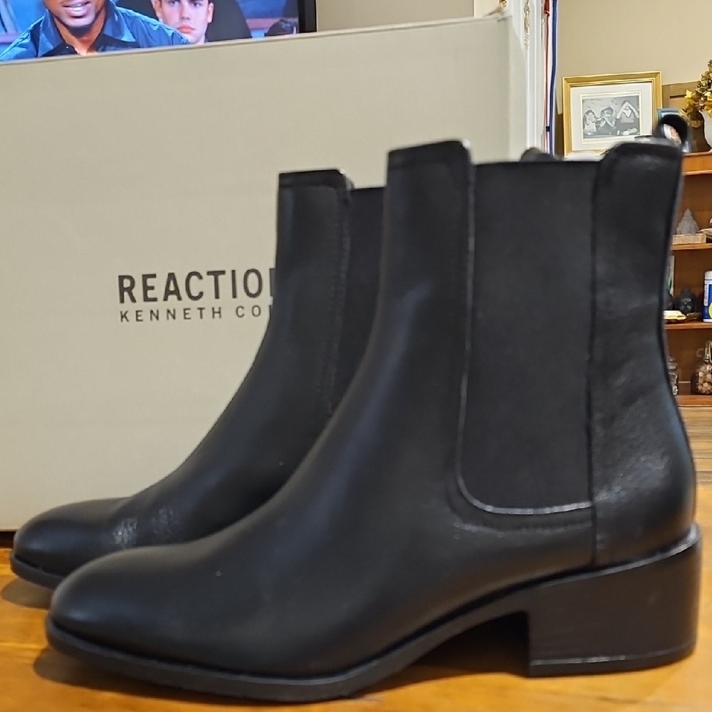 Kenneth Cole Reaction Black Chelsea Boots _ Size 8